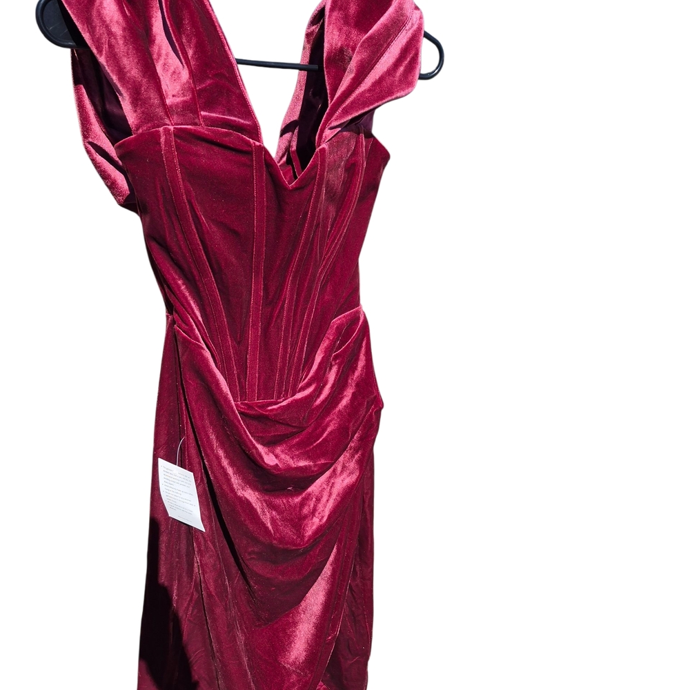 Elegant Strapless Burgundy Dress